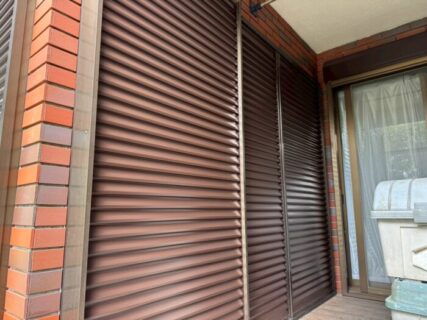 藤沢市Y様邸　雨戸：シャッターBOX：水切り塗装工事