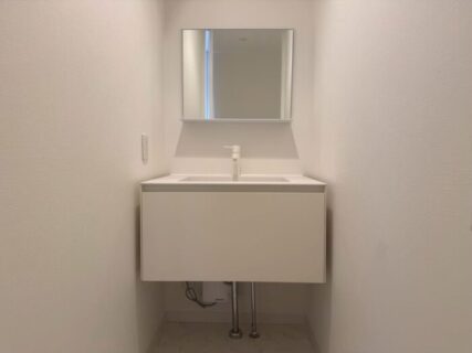 藤沢市F様邸（会社店舗）床造作：トイレ・洗面台取り付け工事