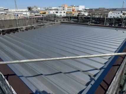 平塚市：折板屋根役物取付工事・笠木取付工事‼︎