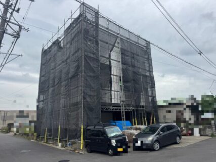 平塚市：サイディング張り：外壁塗装工事を着工させていただいております！