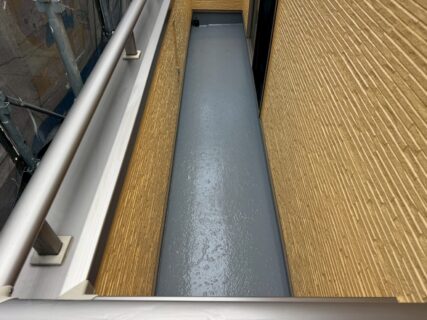 茅ヶ崎市K様邸ベランダ防水TOPコート工事！