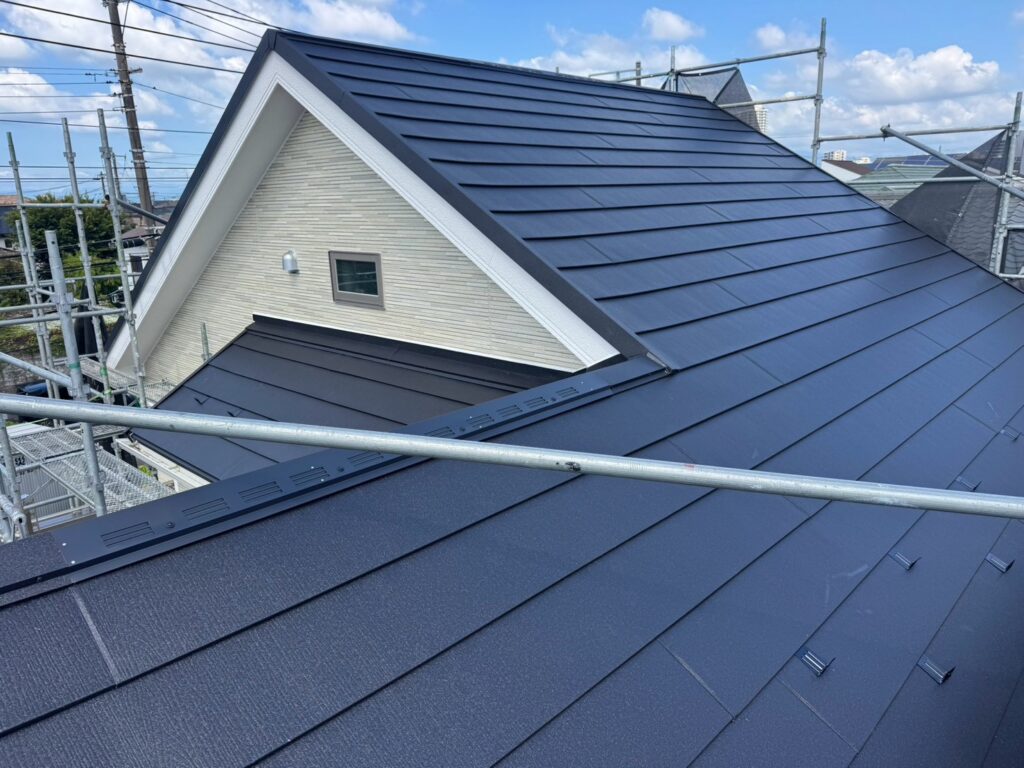 藤沢市S様邸屋根スーパーガルテクトカバー工法工事