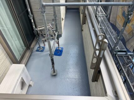 藤沢市S様邸ベランダ防水TOPコートが完了いたしました!